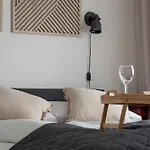 Beautiful With Balcony By Renters