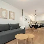 Beautiful With Balcony By Renters Апартаменты Познань