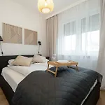 Апартаменты Beautiful With Balcony By Renters Познань
