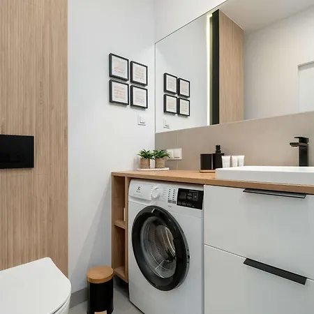 Beautiful With Balcony By Renters 公寓 *