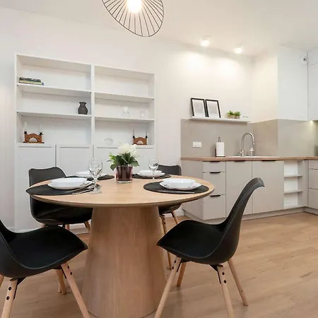 Beautiful With Balcony By Renters Poznan