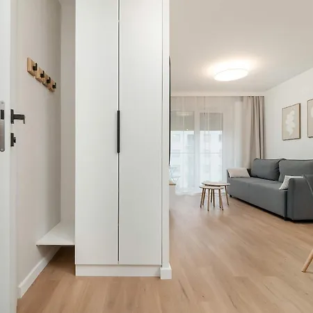 Beautiful With Balcony By Renters * 波兹南