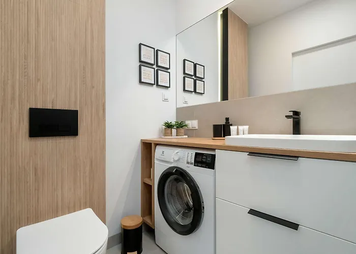 Beautiful With Balcony By Renters Апартаменты *