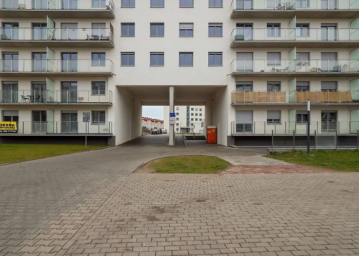 Beautiful With Balcony By Renters Апартаменты