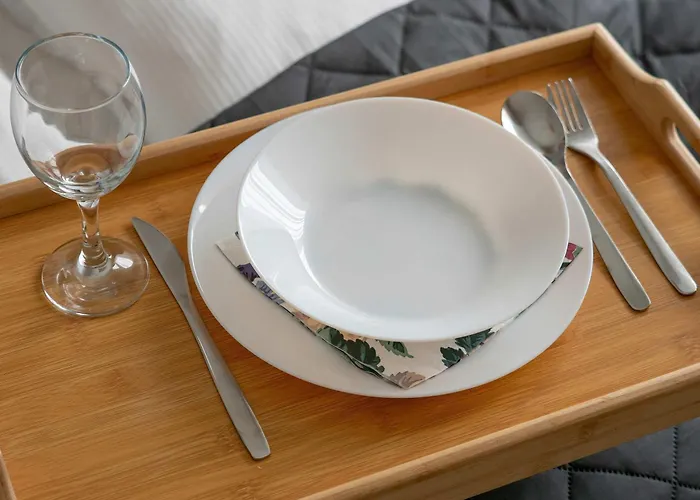 Beautiful With Balcony By Renters *