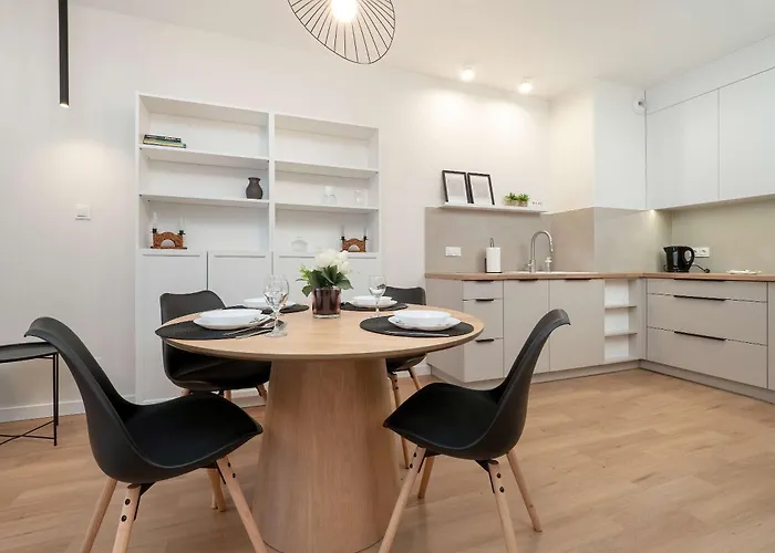 Beautiful With Balcony By Renters Познань