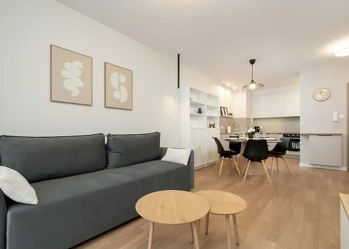 Beautiful With Balcony By Renters Апартаменты Познань