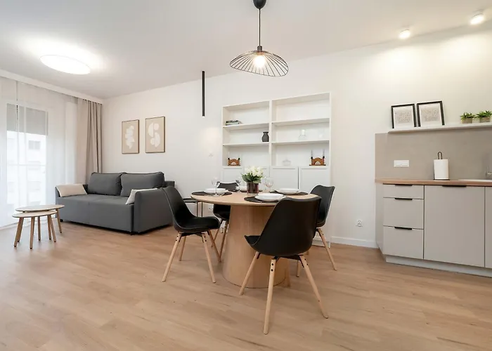 Beautiful With Balcony By Renters Апартаменты